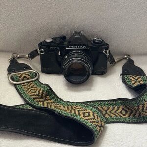 Pentax MV-1 35mm Film SLR Camera w/ SMC Pentax-M‎ 50mm f/2 Lens Strap Untested